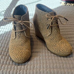 Tom’s Leopard Print Wedges